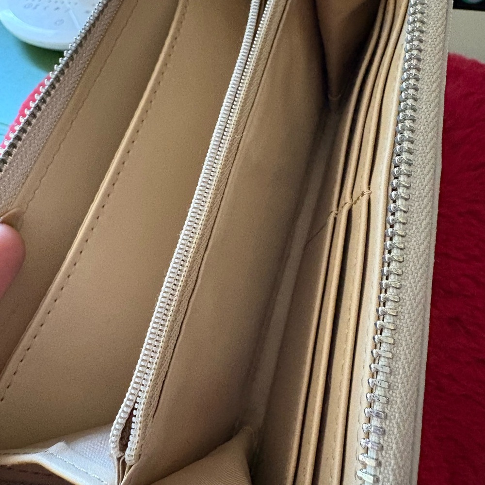 Guess Wallet - Picture 6 of 10